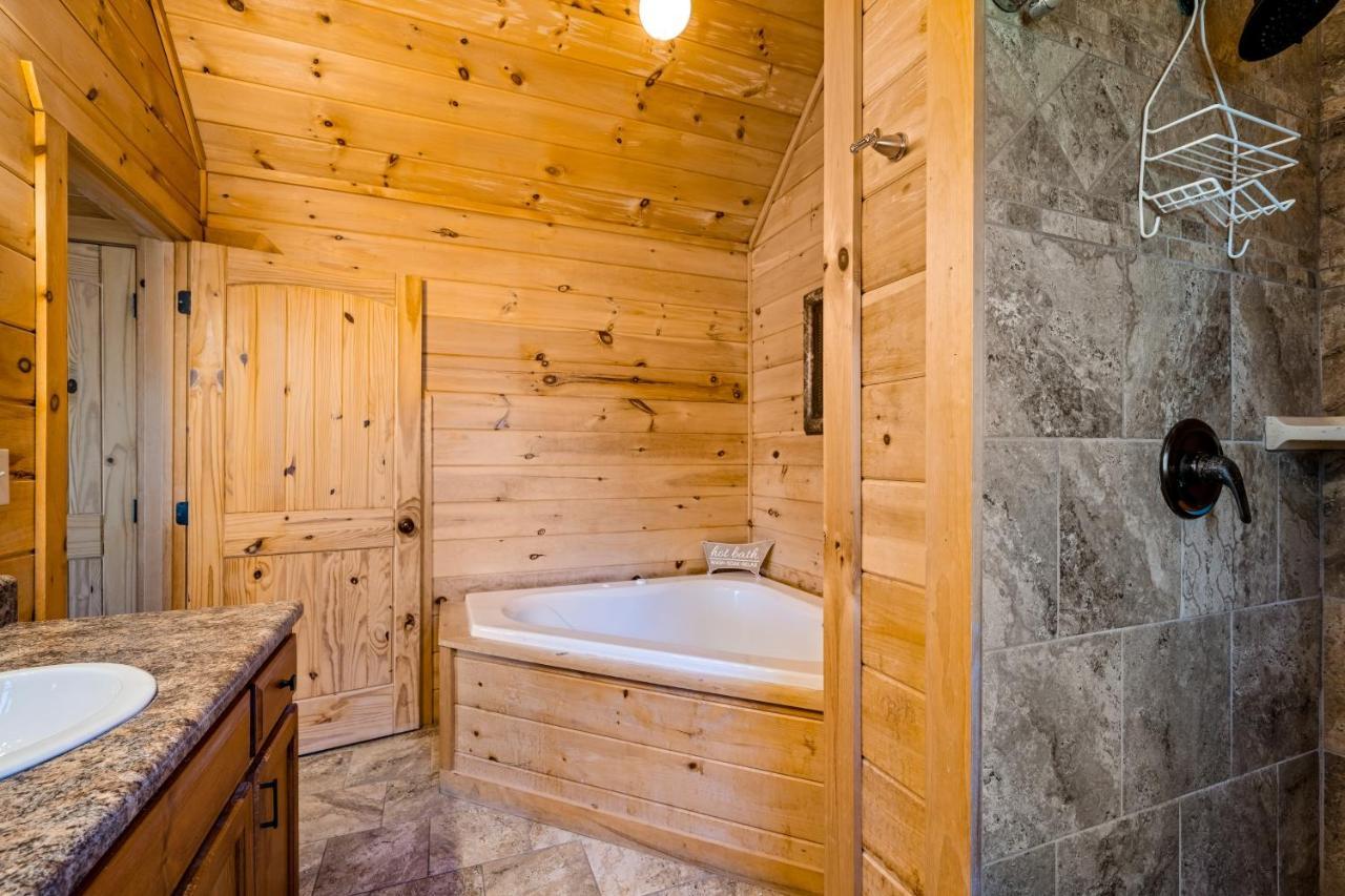 Blue Ridge Bear Bungalow Bagian luar foto